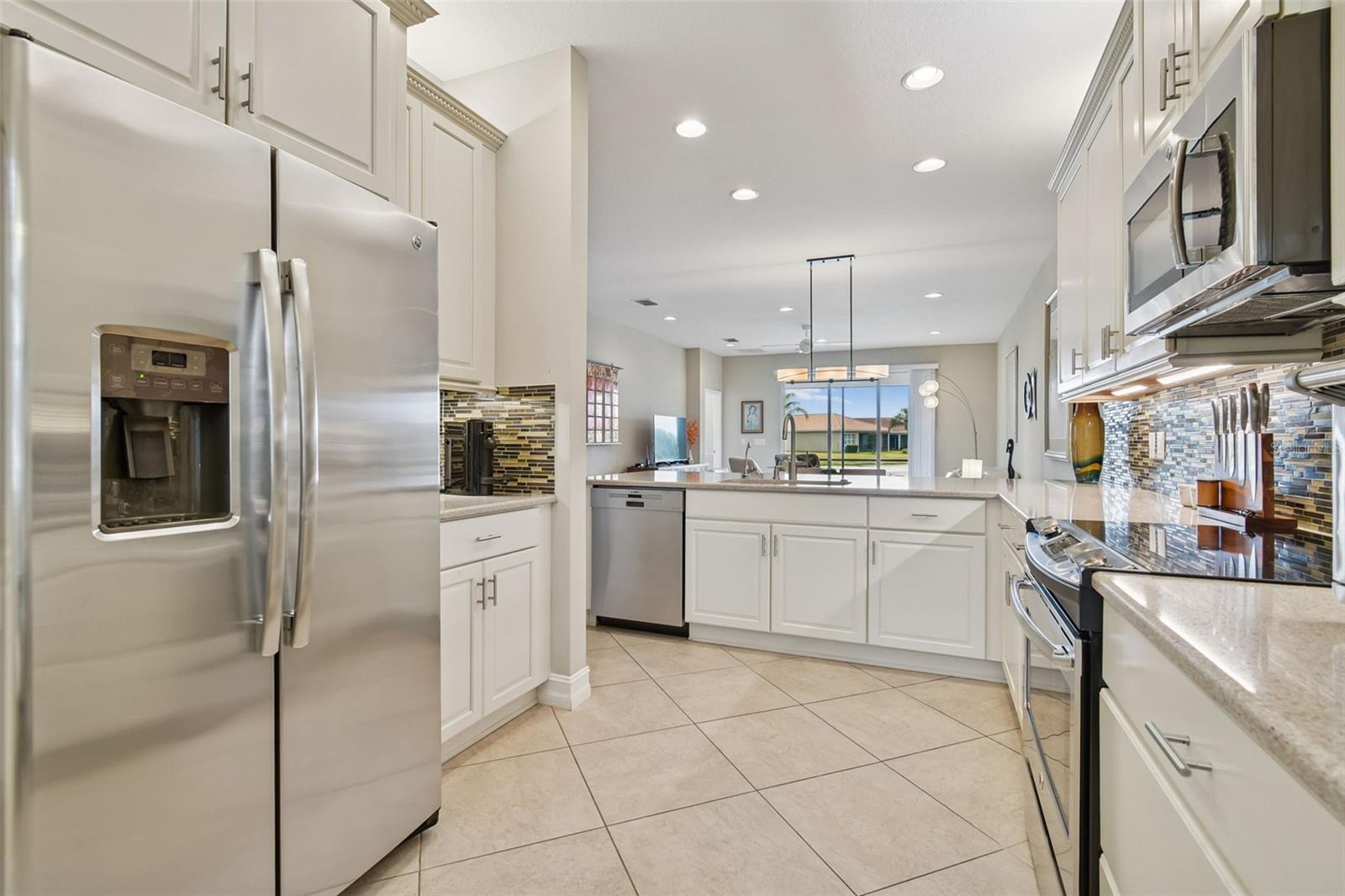 VALENCIA LAKES - Residential