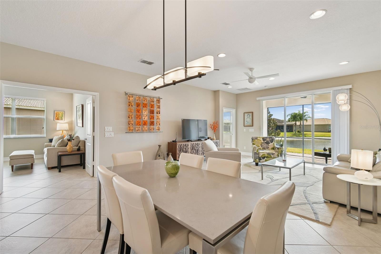 VALENCIA LAKES - Residential