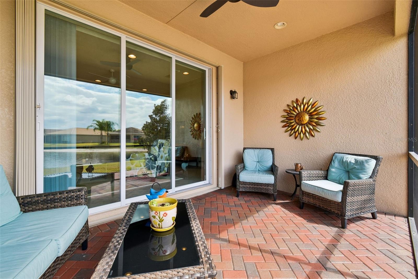 VALENCIA LAKES - Residential