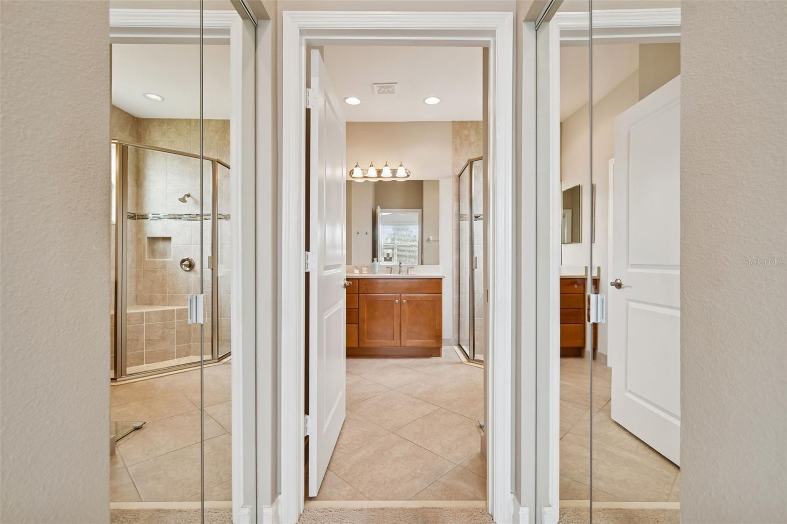 VALENCIA LAKES - Residential