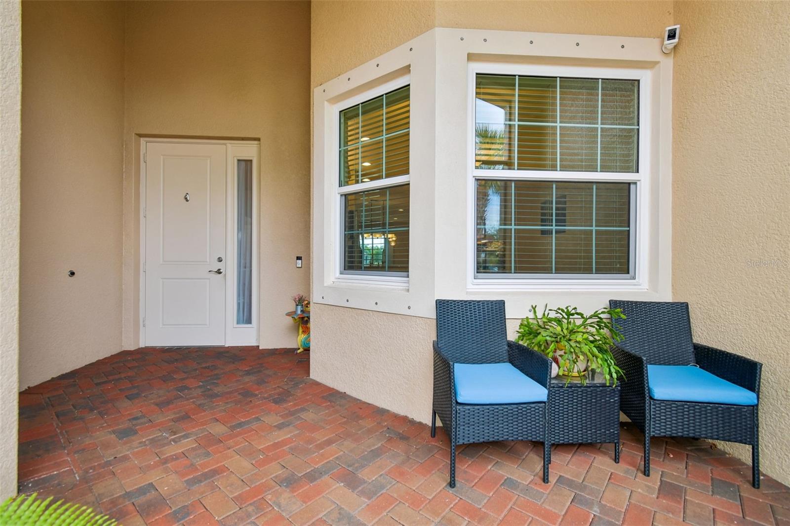 VALENCIA LAKES - Residential