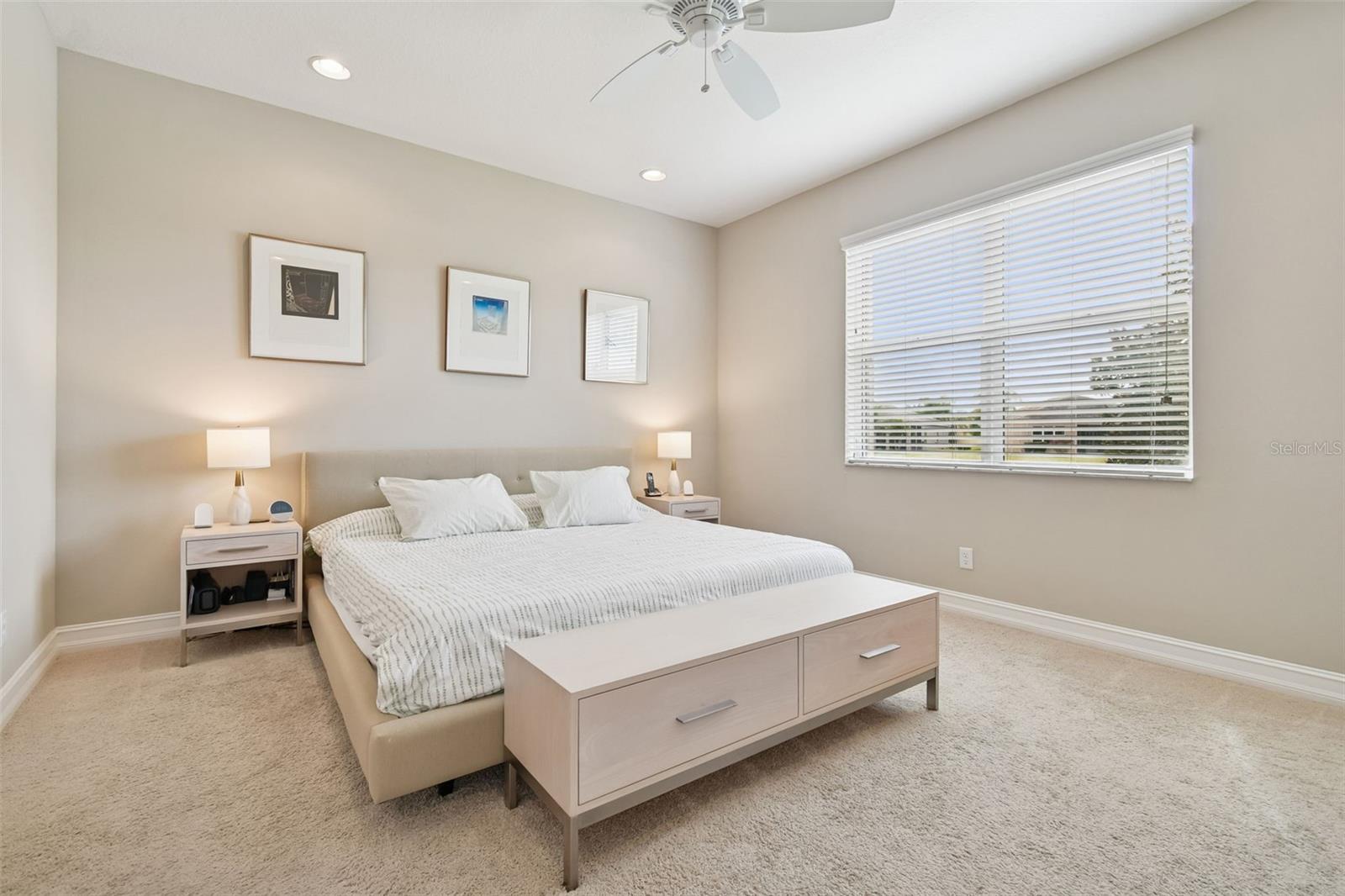 VALENCIA LAKES - Residential