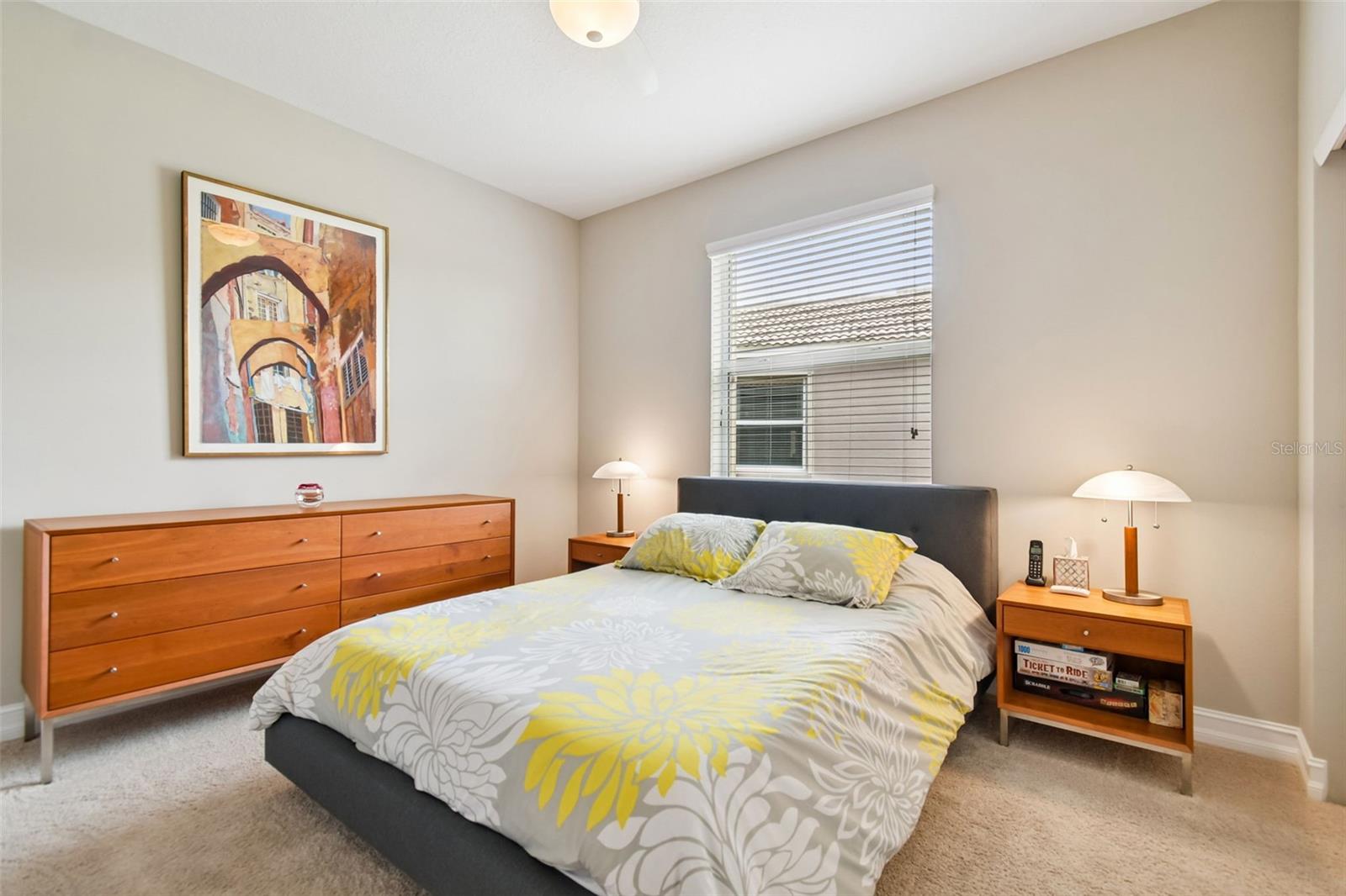 VALENCIA LAKES - Residential