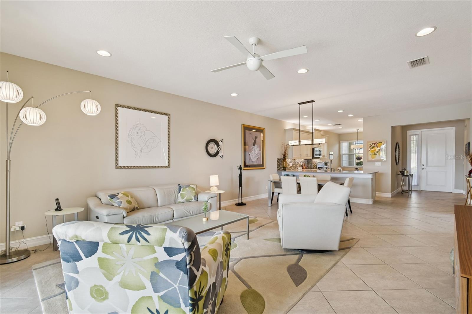 VALENCIA LAKES - Residential