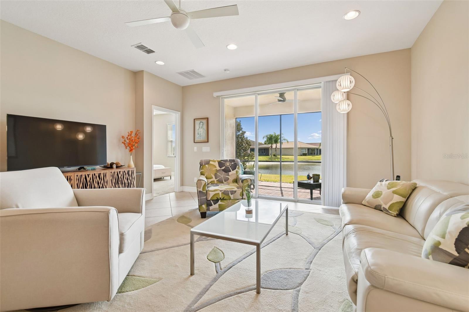 VALENCIA LAKES - Residential