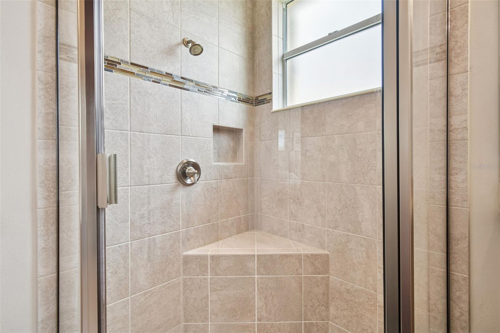 VALENCIA LAKES - Residential