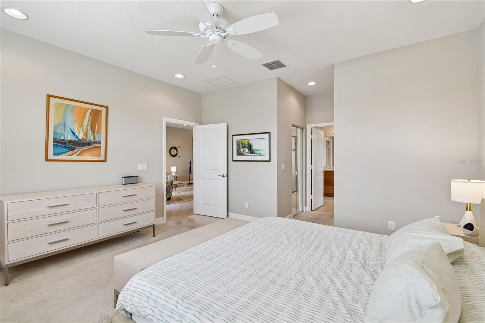 VALENCIA LAKES - Residential