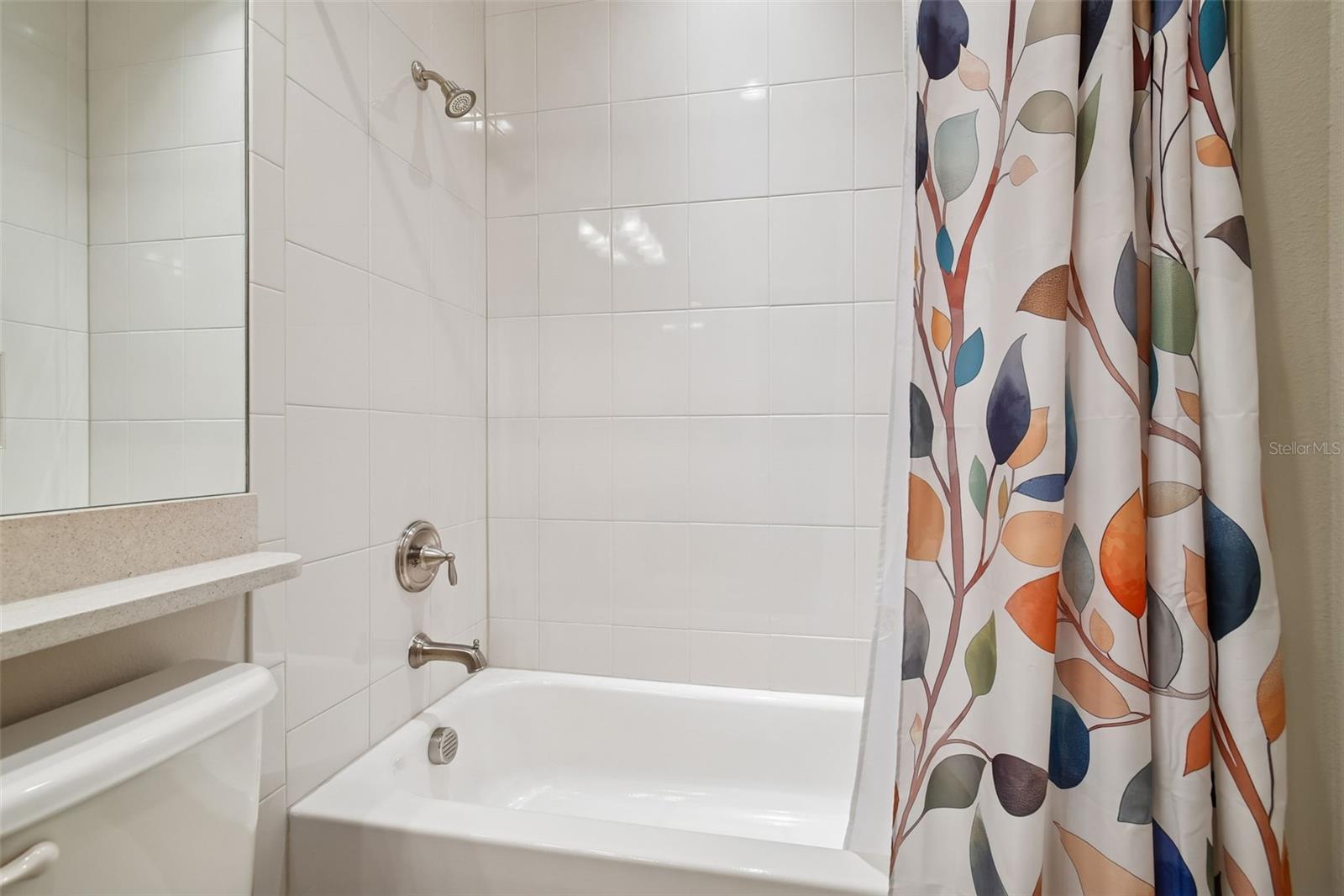 VALENCIA LAKES - Residential