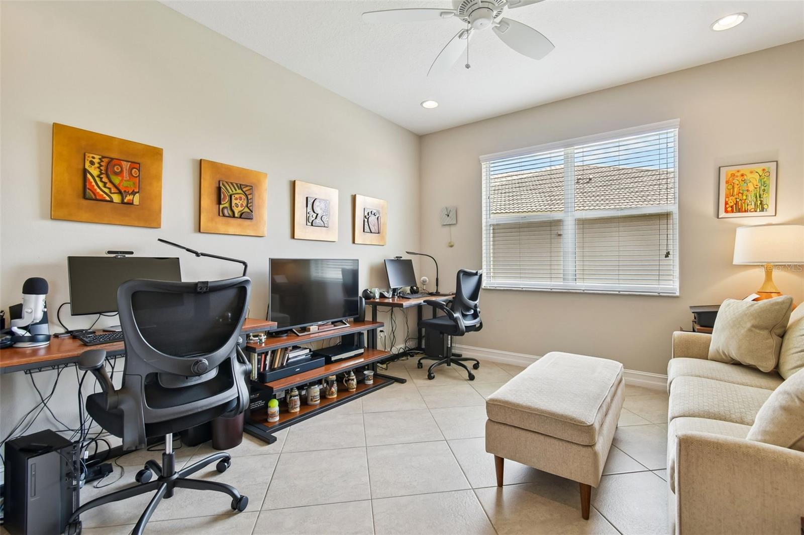 VALENCIA LAKES - Residential