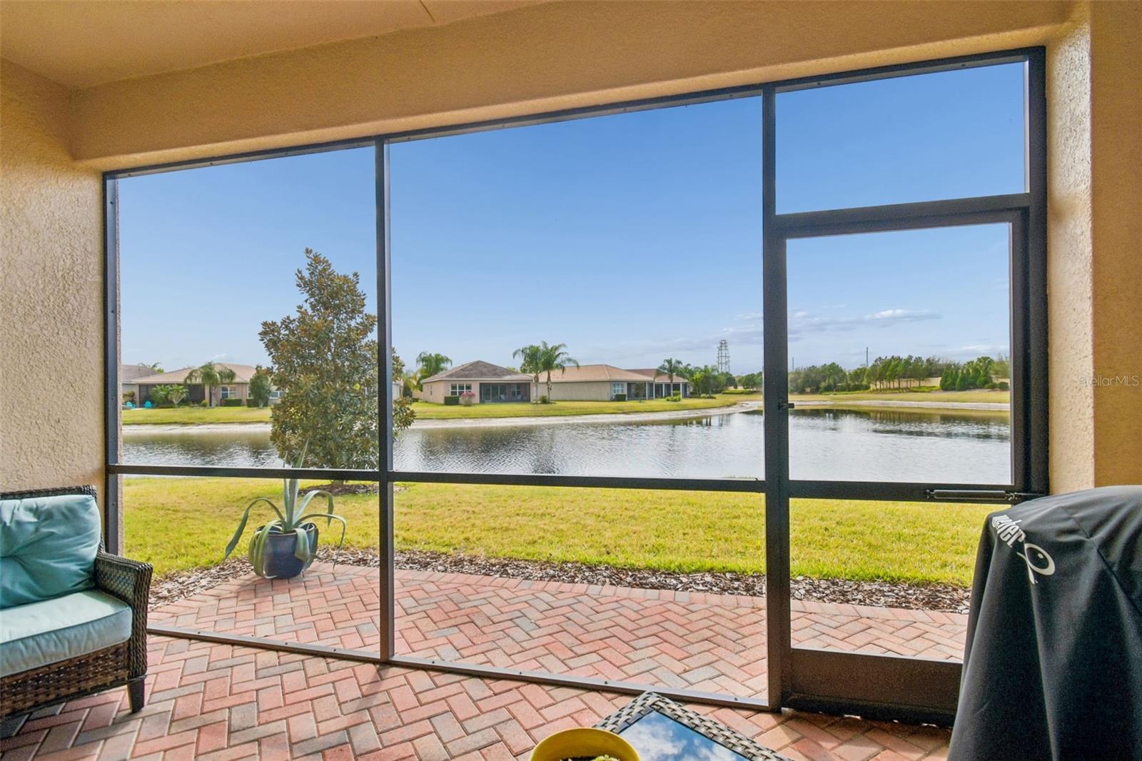 VALENCIA LAKES - Residential