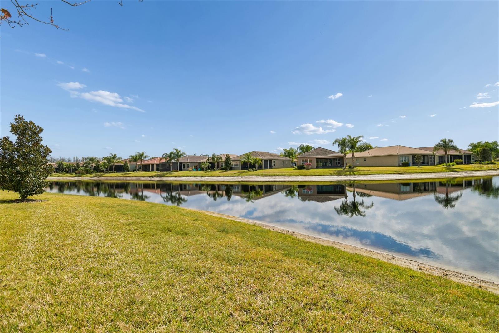 VALENCIA LAKES - Residential