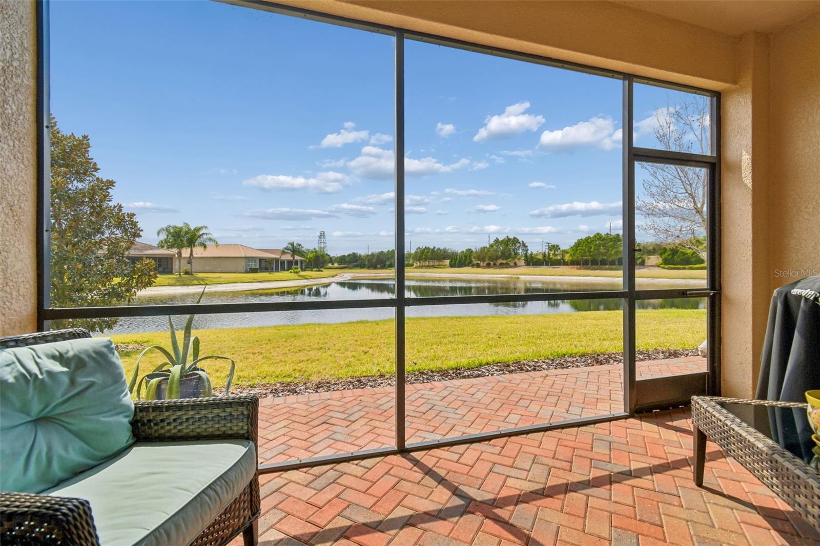 VALENCIA LAKES - Residential