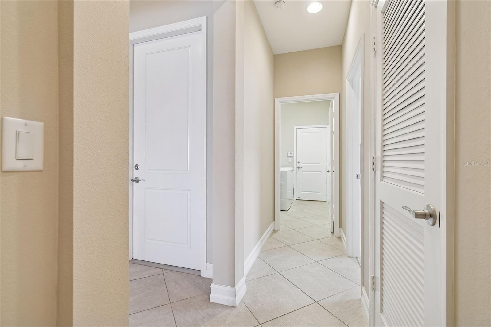 VALENCIA LAKES - Residential