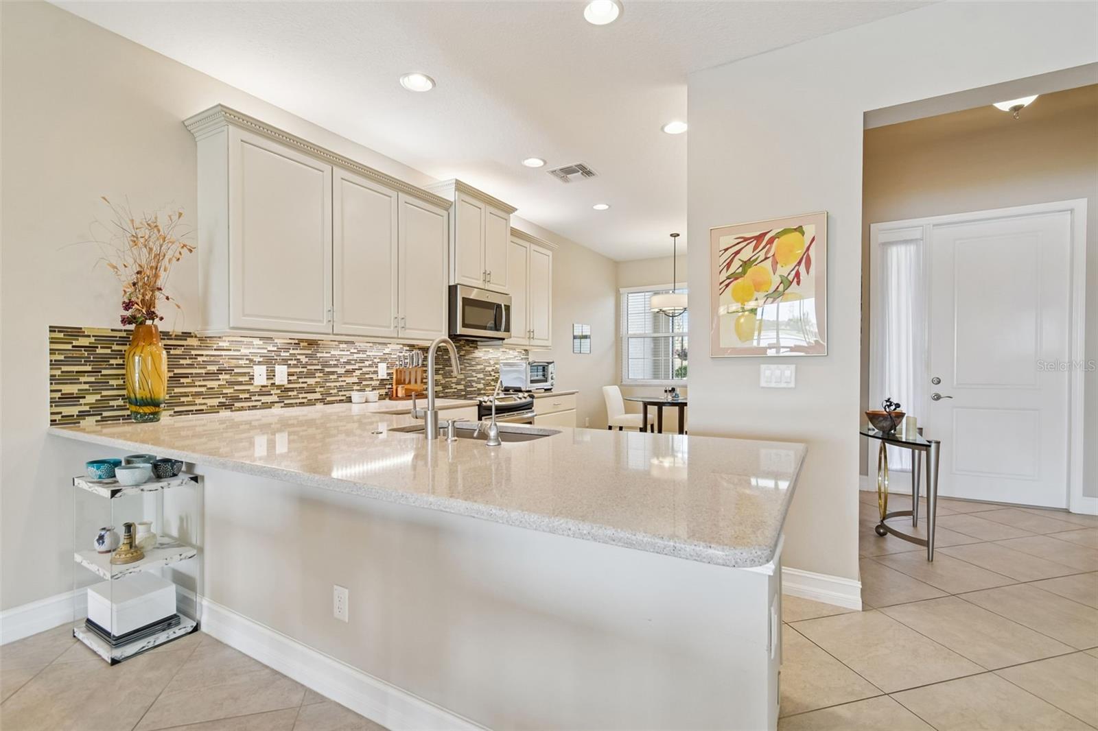 VALENCIA LAKES - Residential