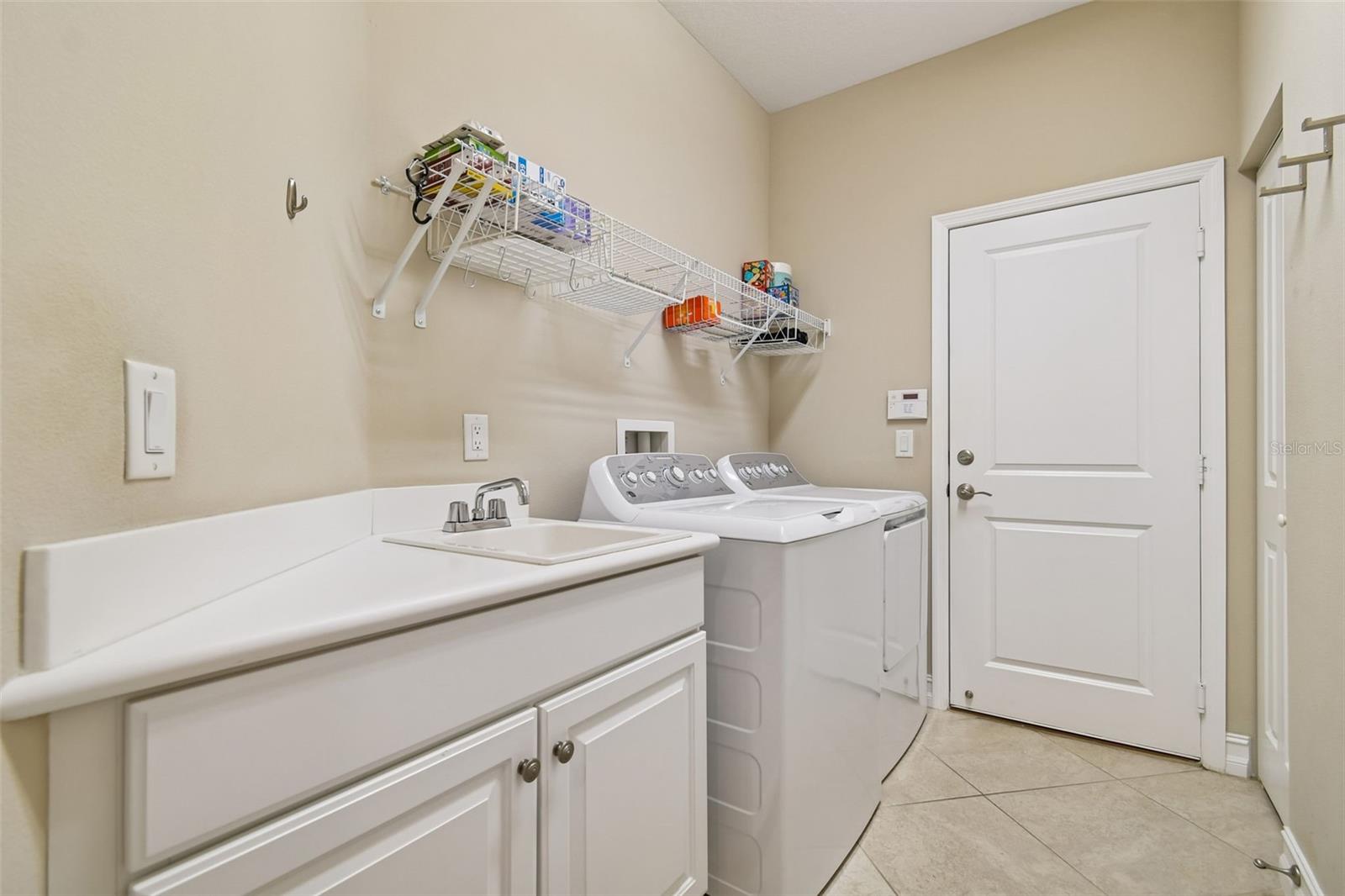 VALENCIA LAKES - Residential