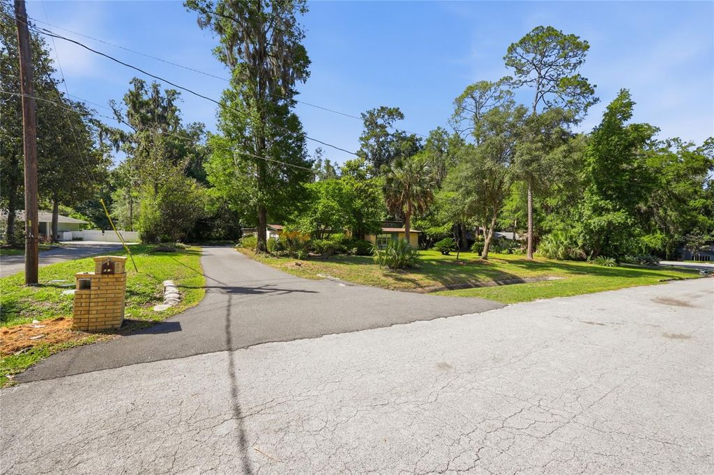 Photo of 6605 NW 16th Place, Gainesville, FL 32605 (MLS # GC540579)