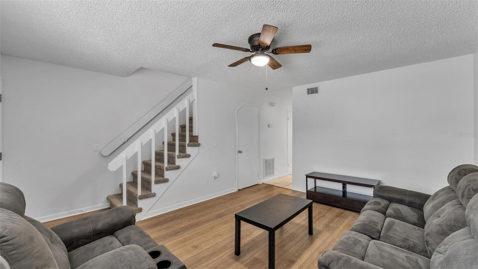 AVON VILLA - Residential