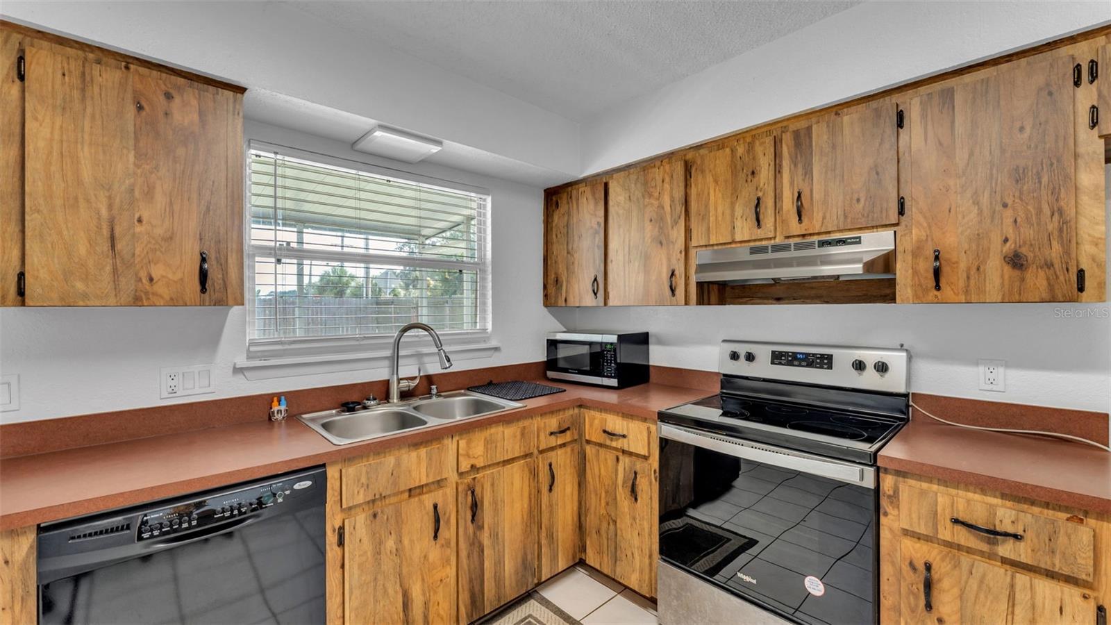 AVON VILLA - Residential