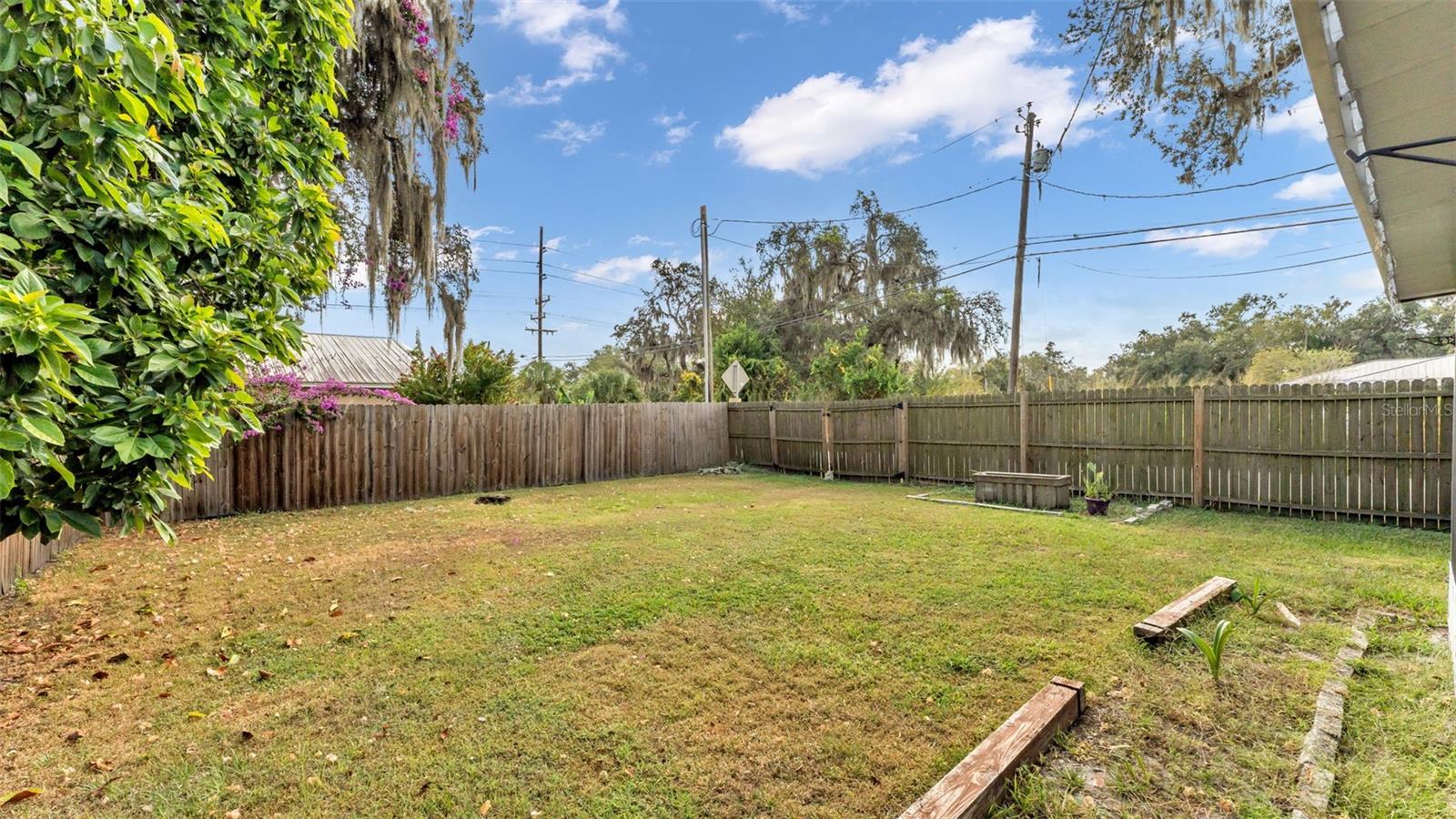 AVON VILLA - Residential