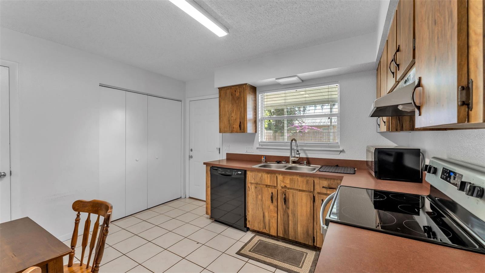 AVON VILLA - Residential