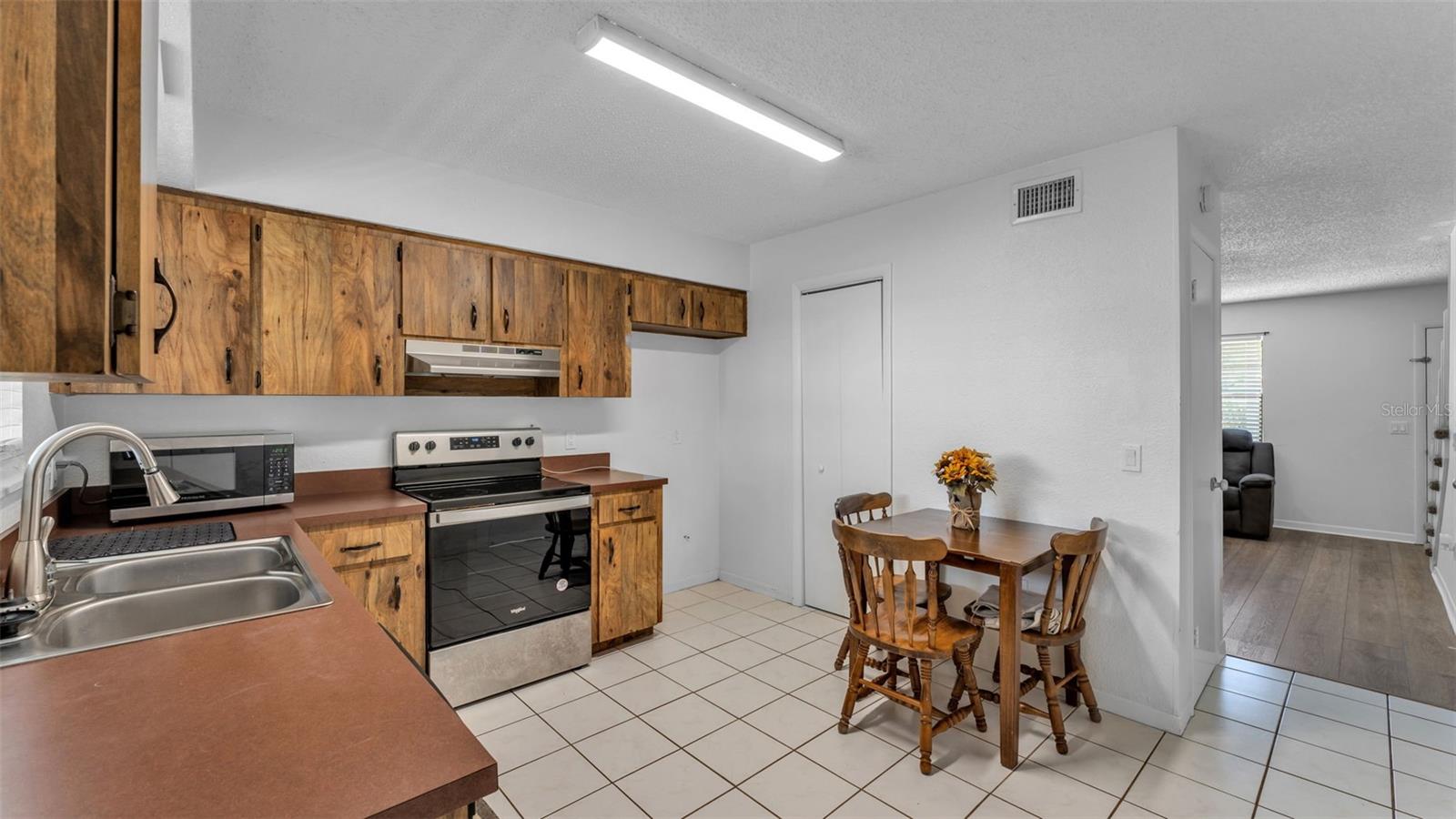 AVON VILLA - Residential