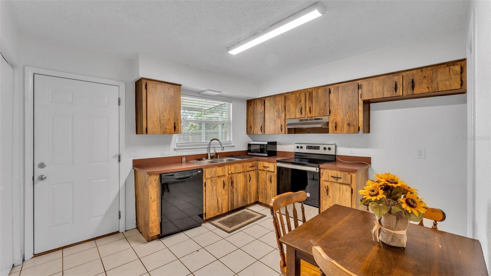 AVON VILLA - Residential