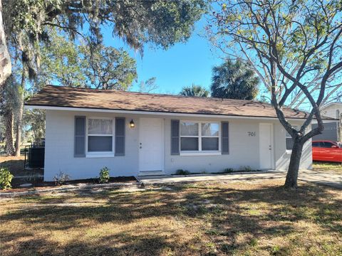 A home in EUSTIS