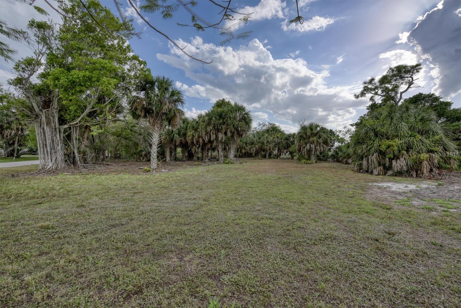 CHARLOTTE PARK - Land