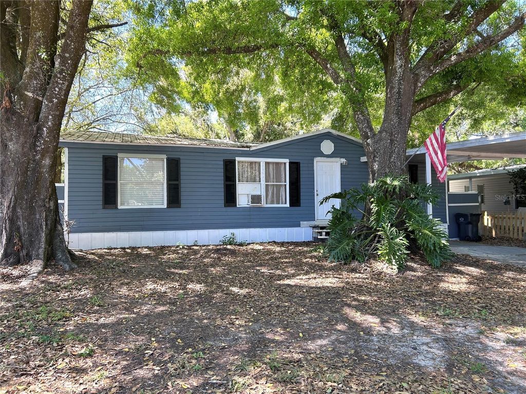 Photo of 10638 Bay Hills Circle, Thonotosassa, FL 33592 (MLS # TB8489693)