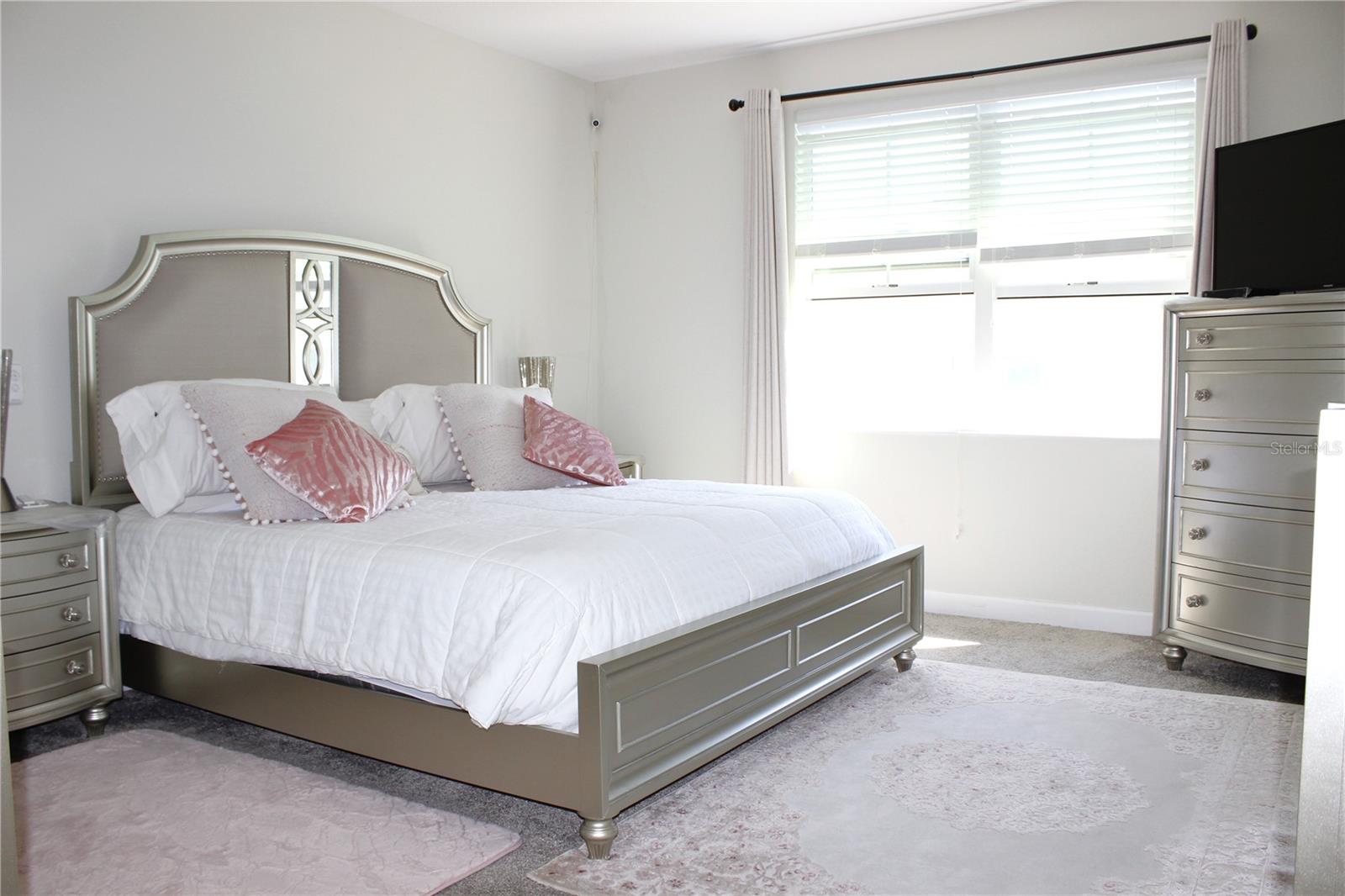 STOREY LAKE 25TH - Residential