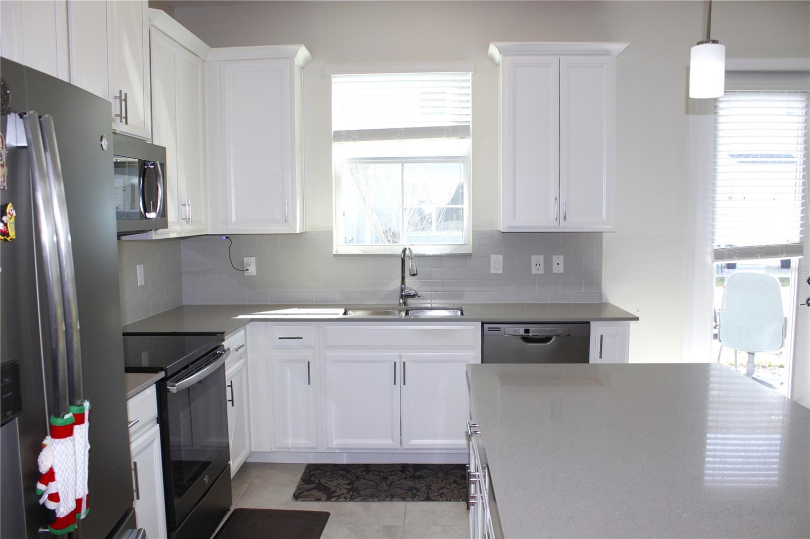 STOREY LAKE 25TH - Residential