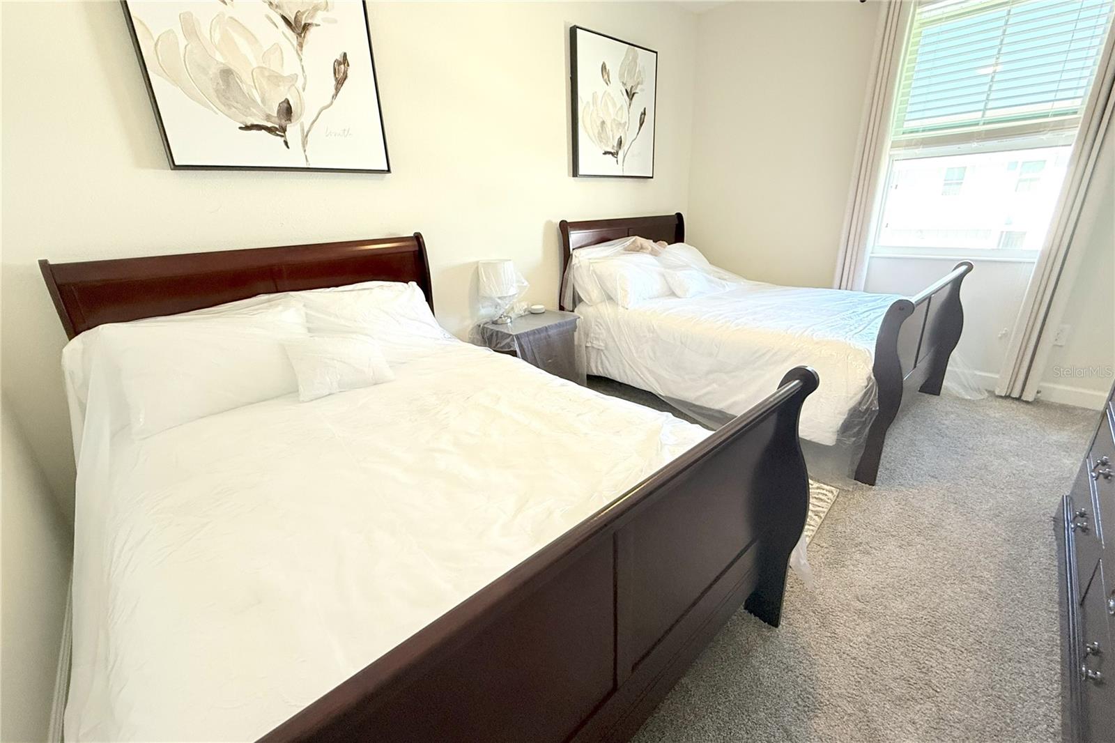 STOREY LAKE 25TH - Residential