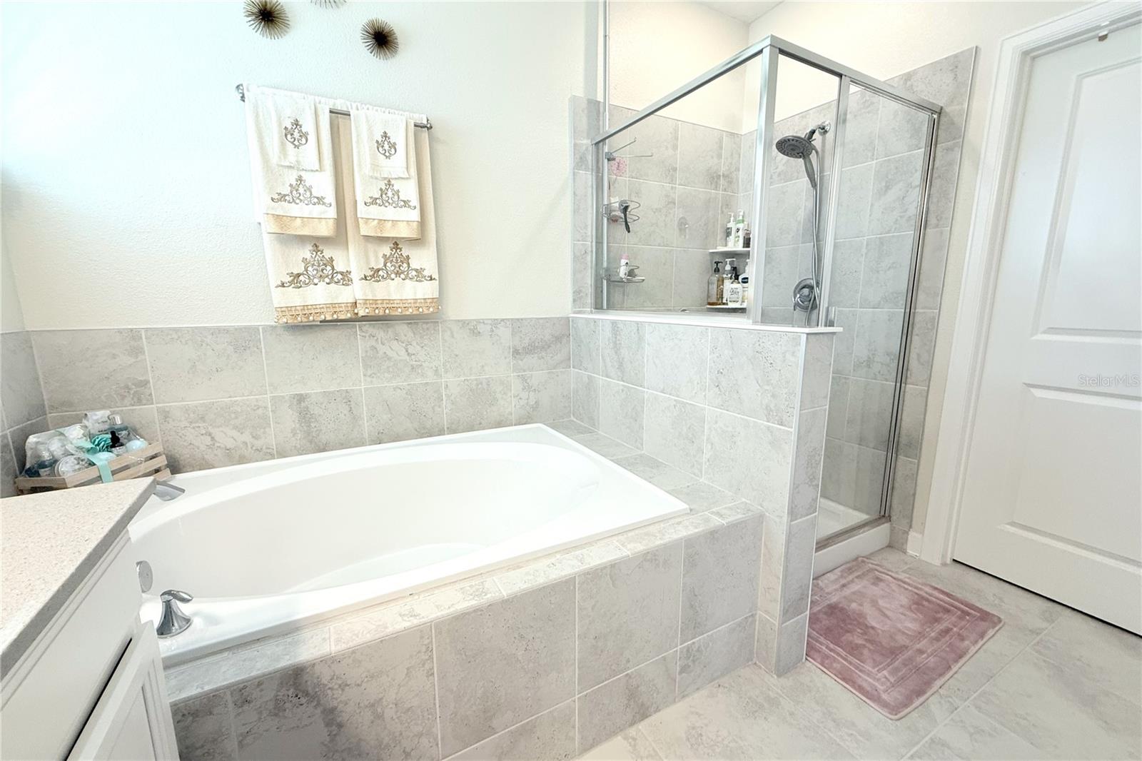 STOREY LAKE 25TH - Residential