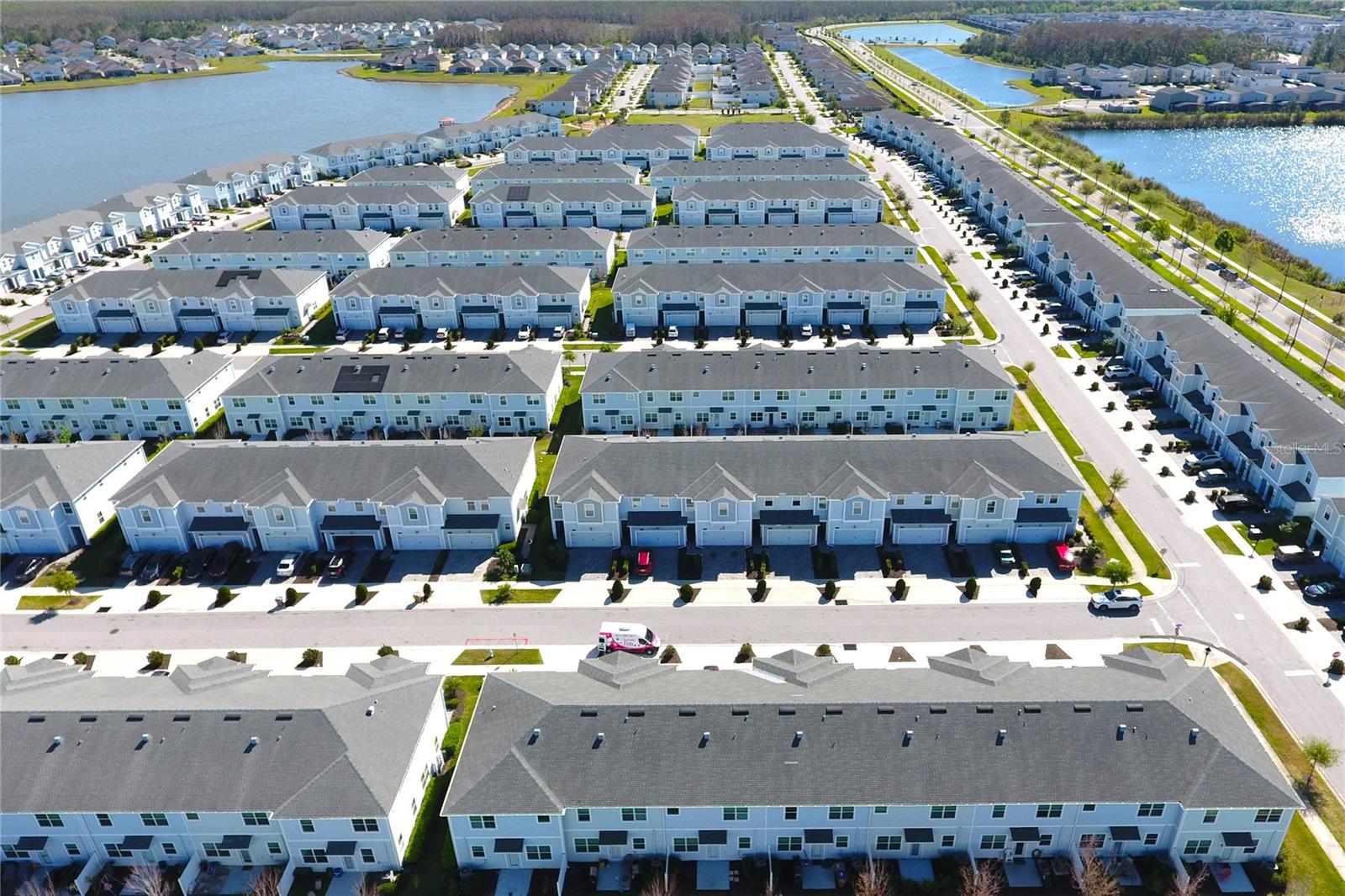 STOREY LAKE 25TH - Residential