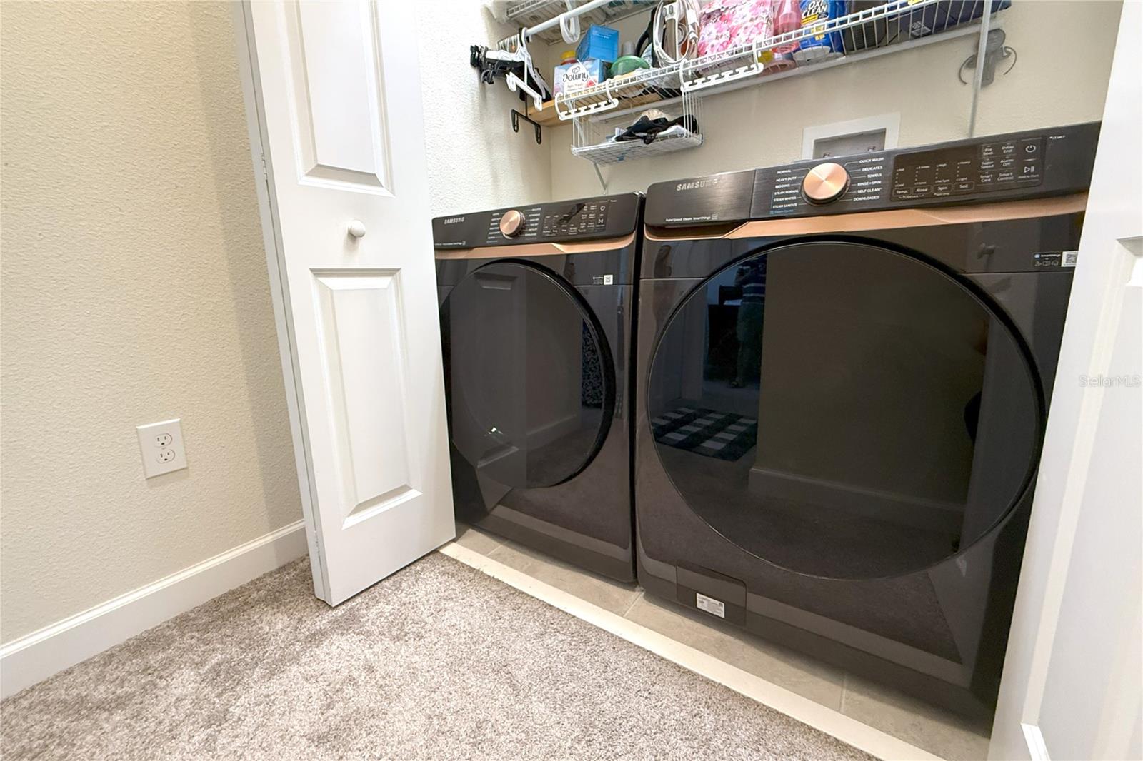 STOREY LAKE 25TH - Residential