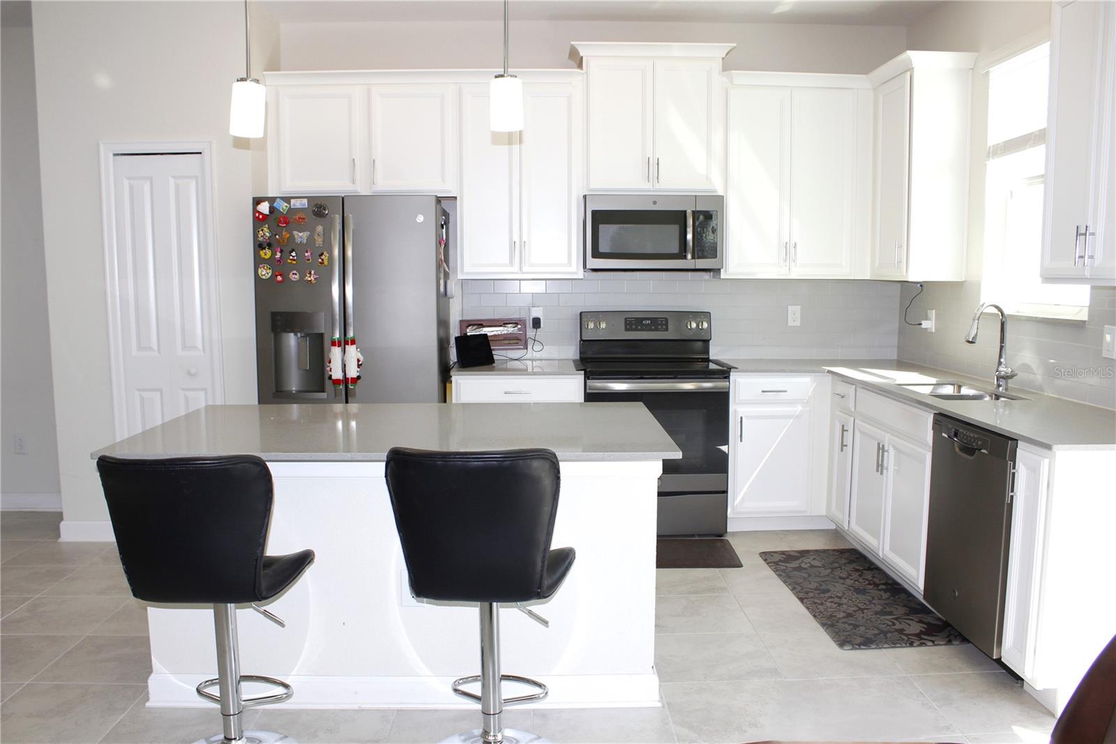 STOREY LAKE 25TH - Residential