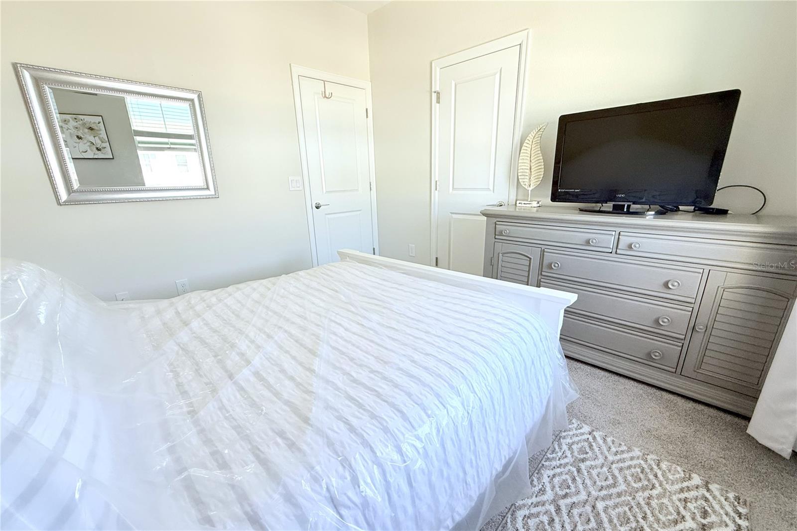 STOREY LAKE 25TH - Residential