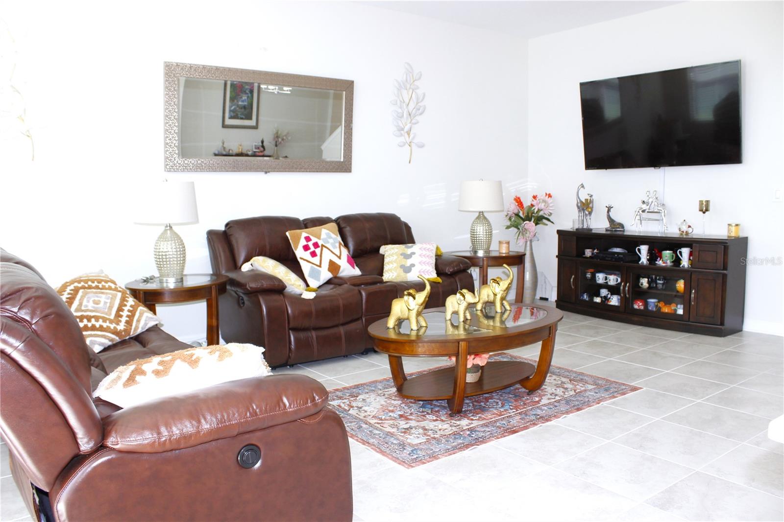 STOREY LAKE 25TH - Residential