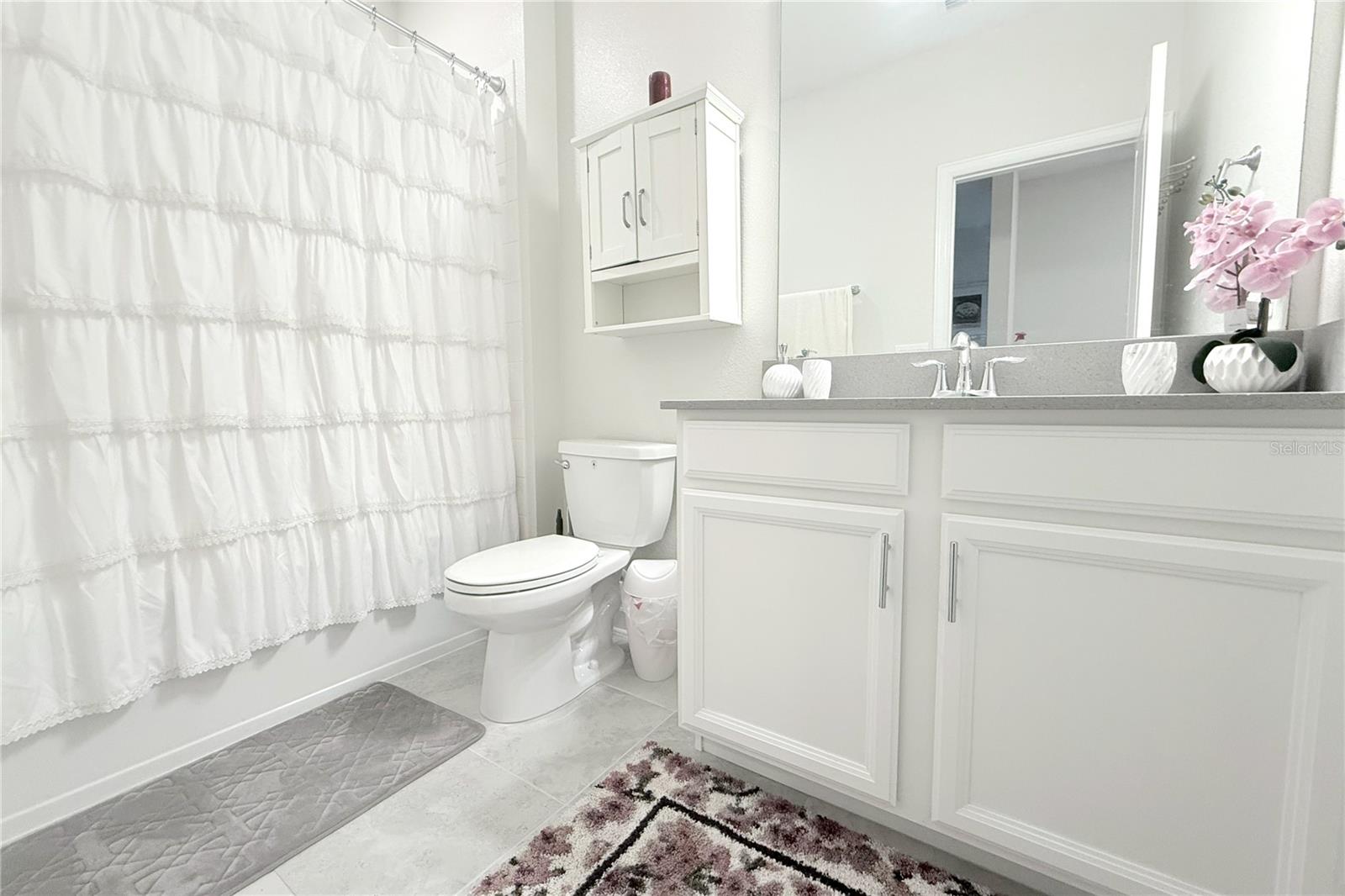 STOREY LAKE 25TH - Residential