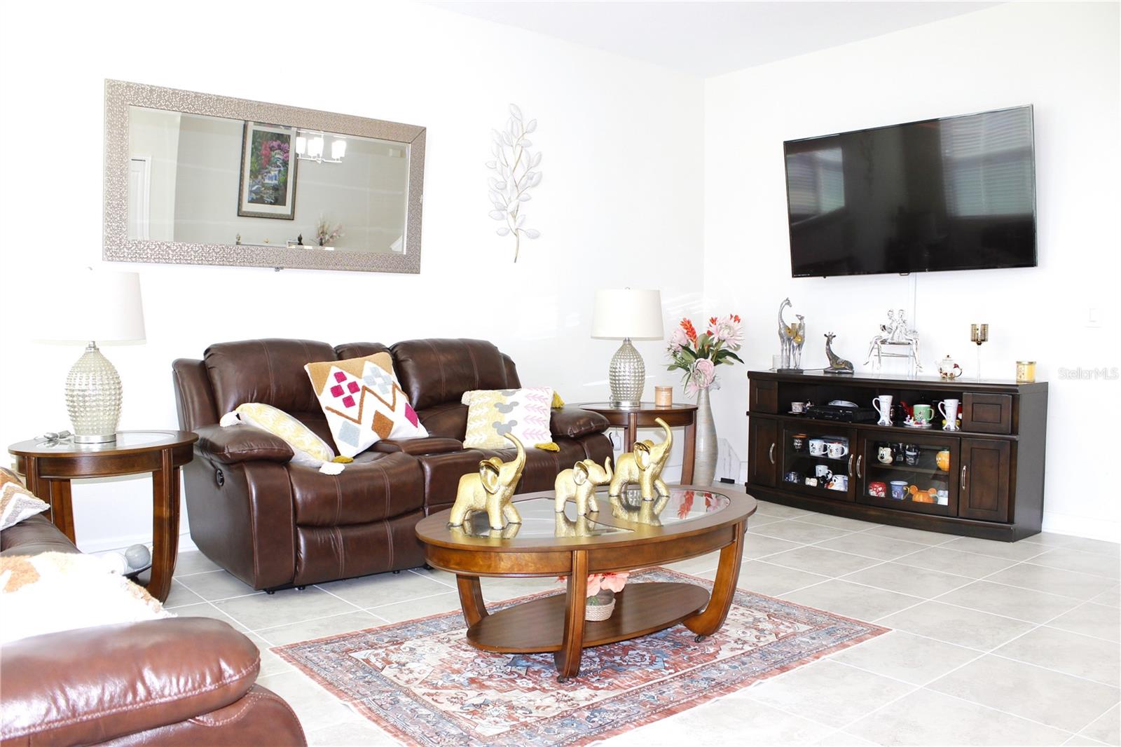 STOREY LAKE 25TH - Residential