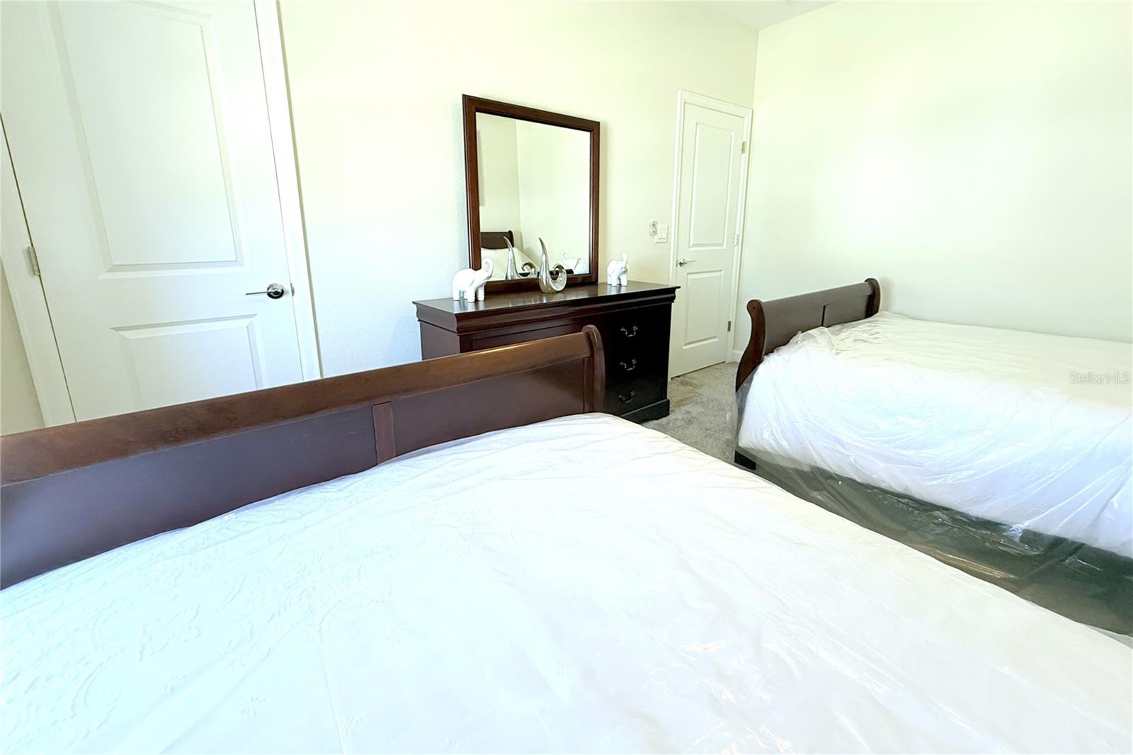 STOREY LAKE 25TH - Residential