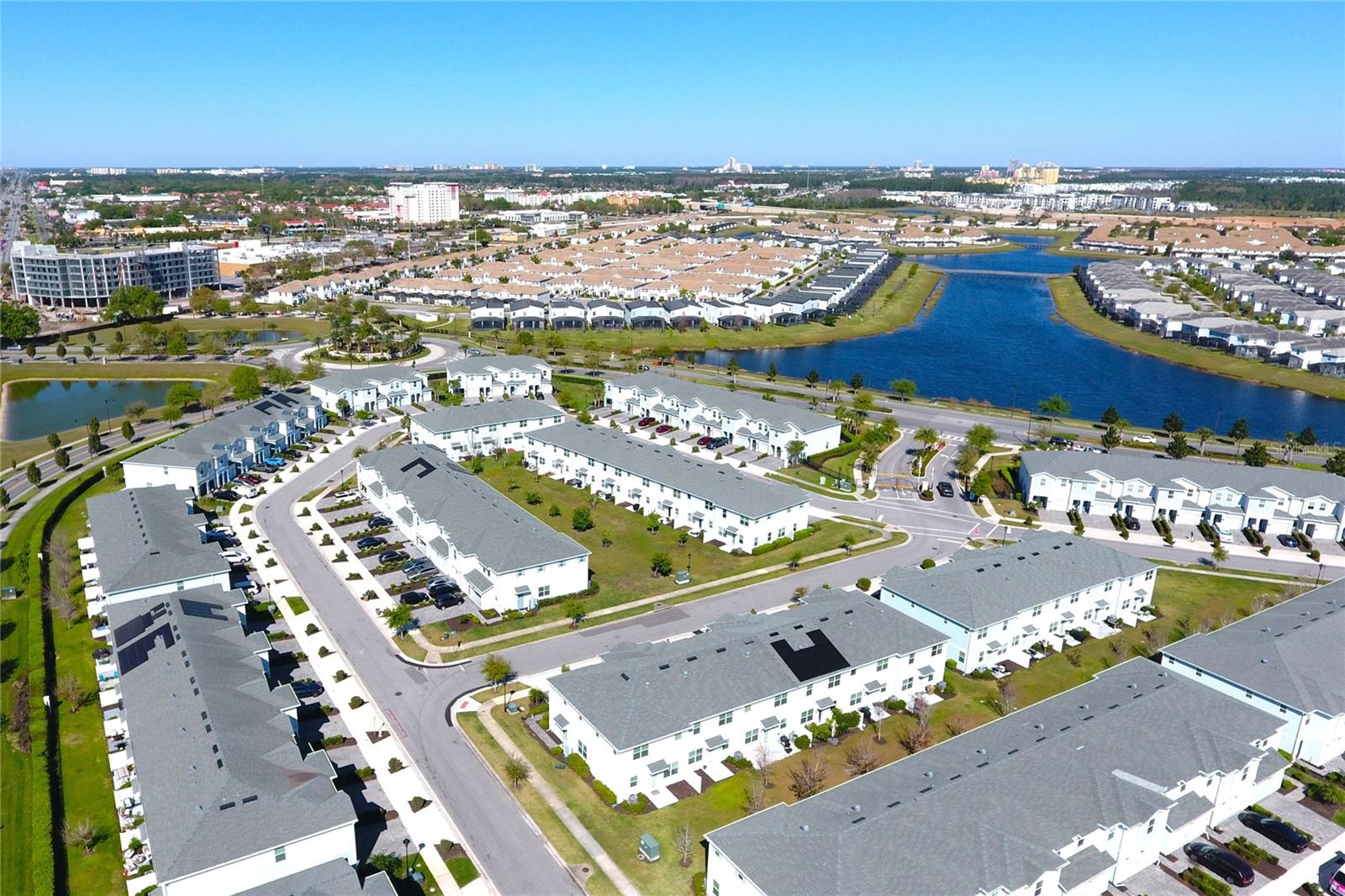 STOREY LAKE 25TH - Residential