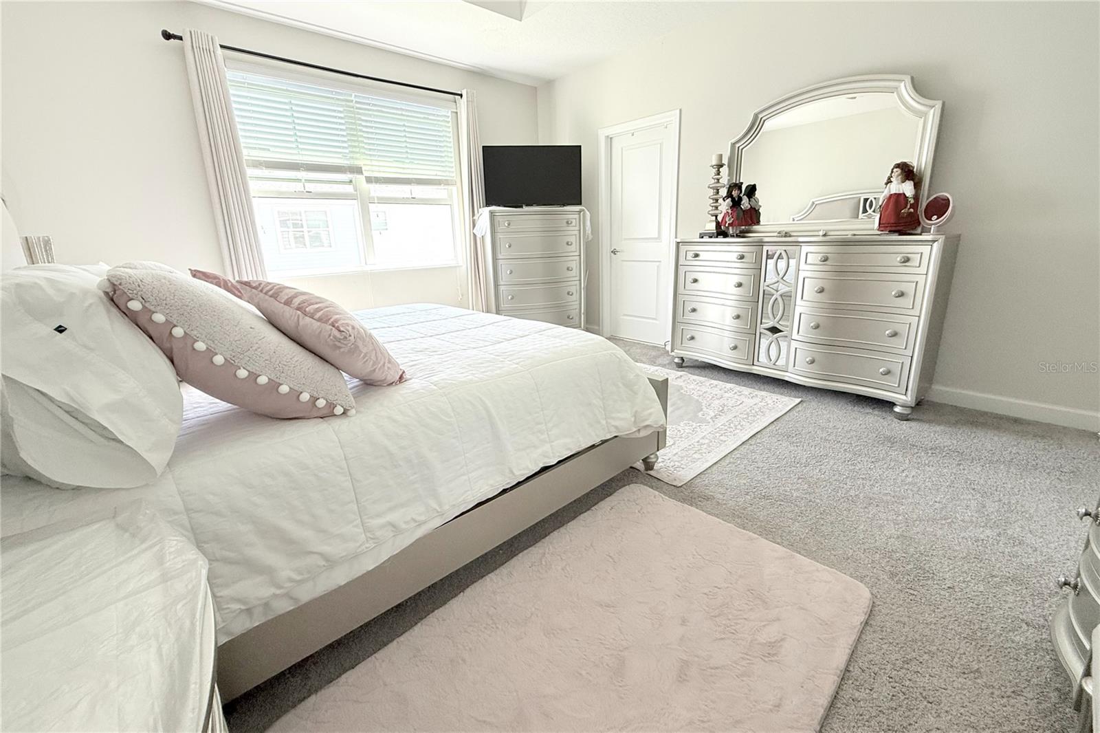 STOREY LAKE 25TH - Residential