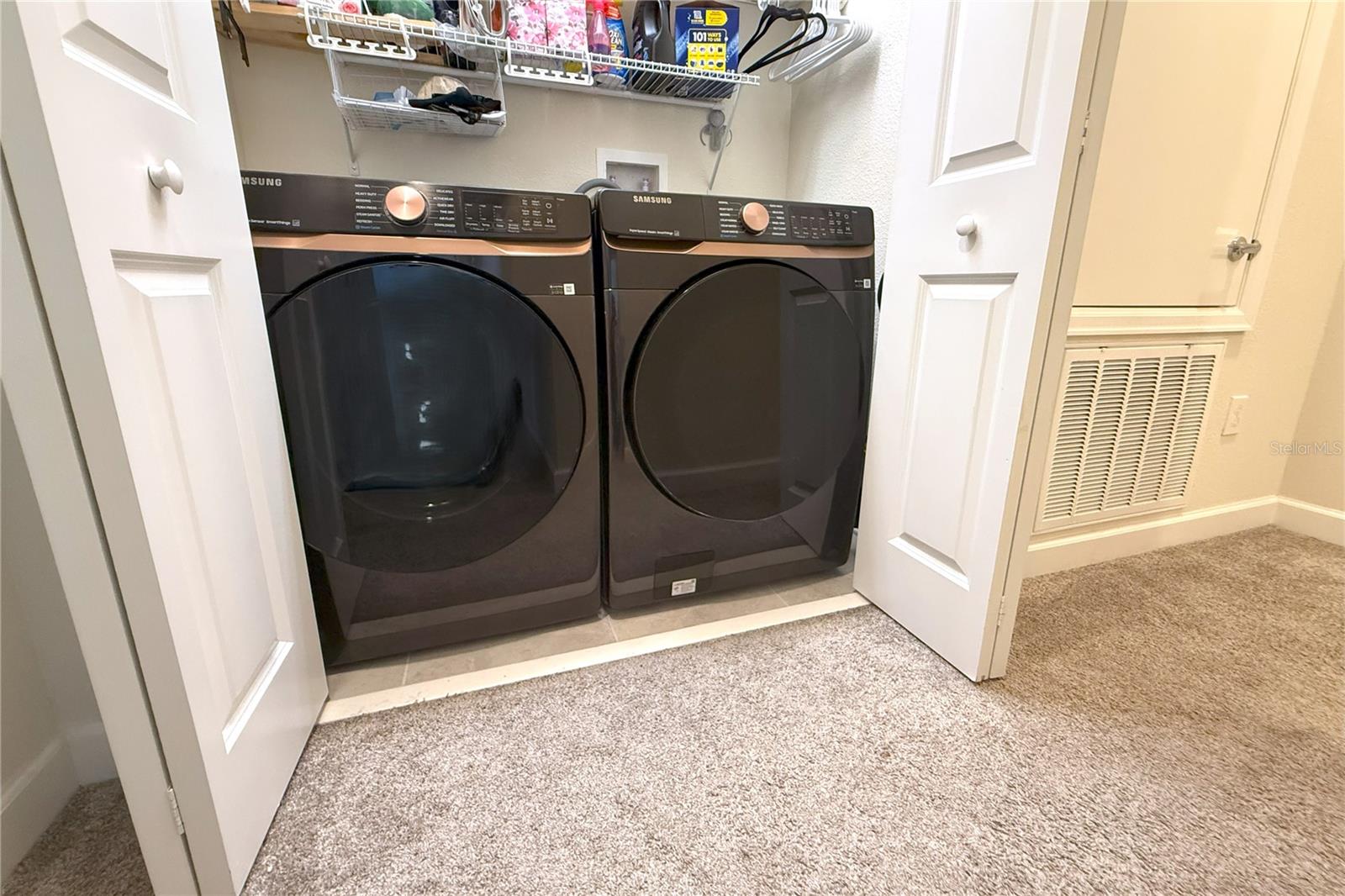 STOREY LAKE 25TH - Residential