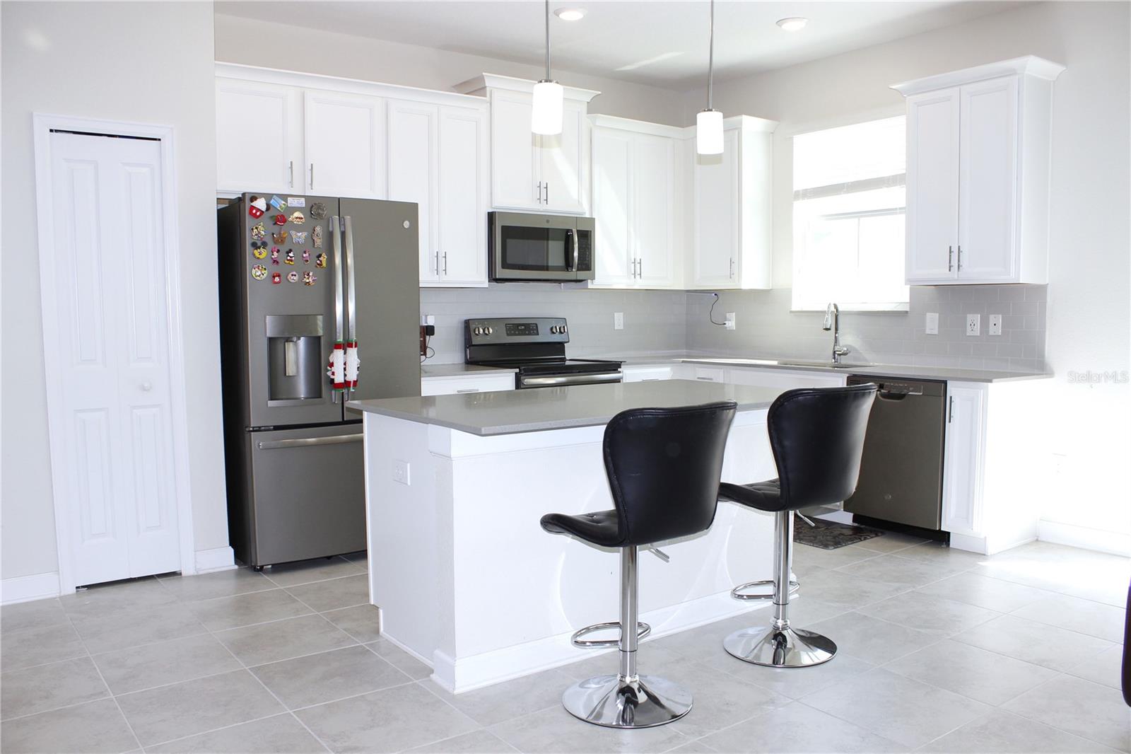 STOREY LAKE 25TH - Residential