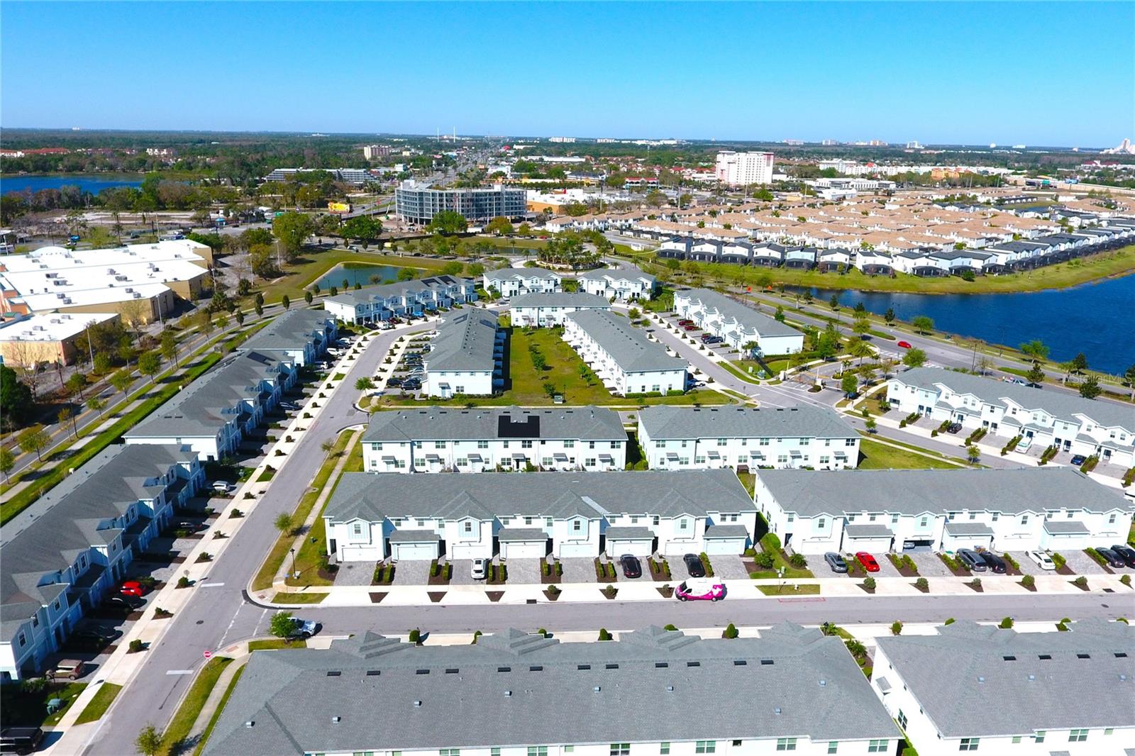 STOREY LAKE 25TH - Residential