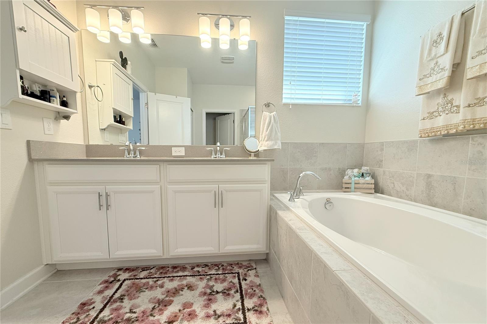 STOREY LAKE 25TH - Residential