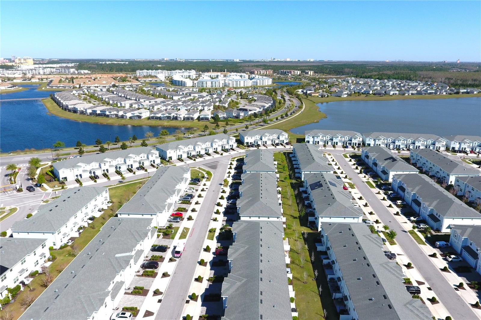 STOREY LAKE 25TH - Residential