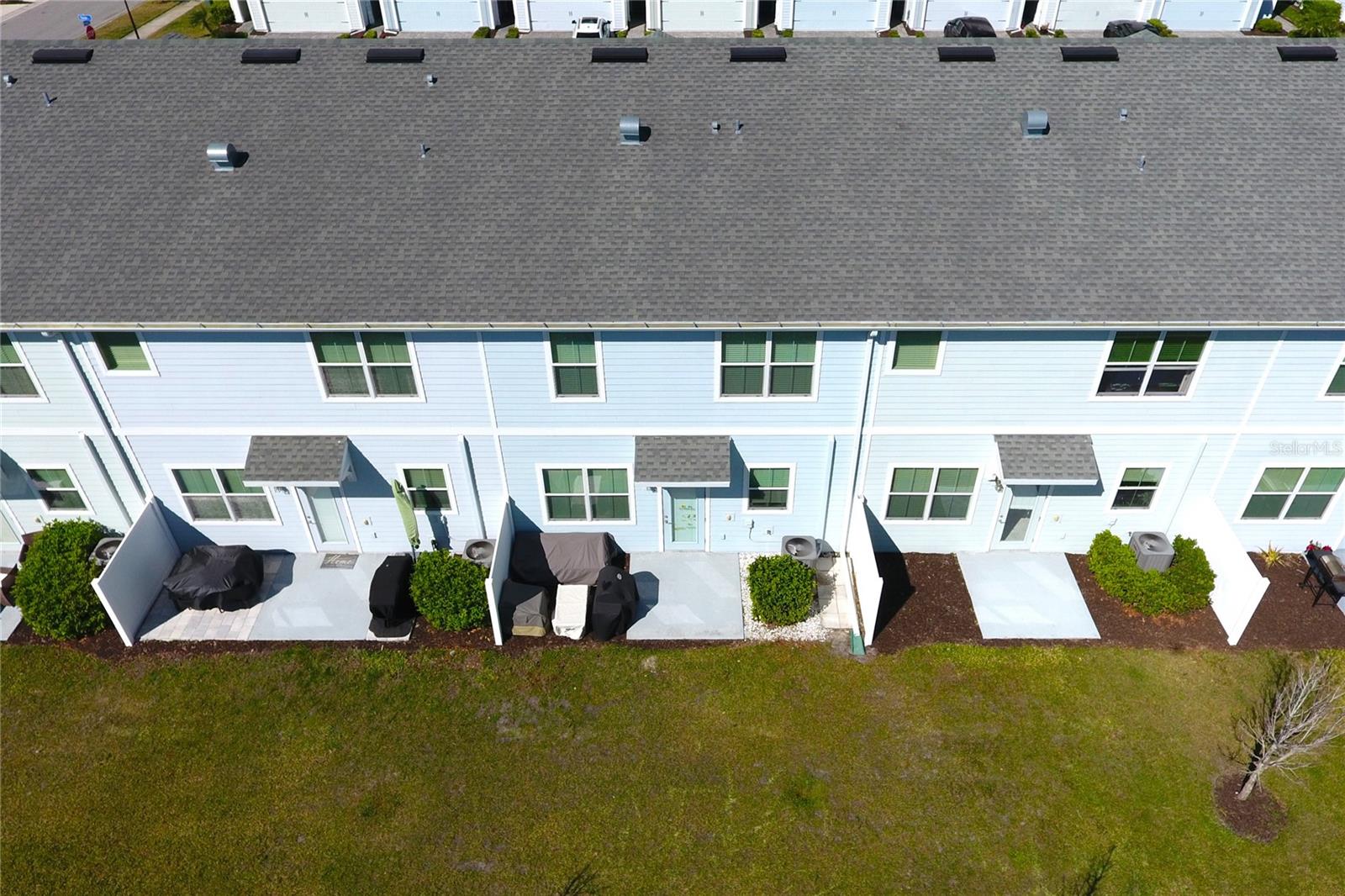 STOREY LAKE 25TH - Residential