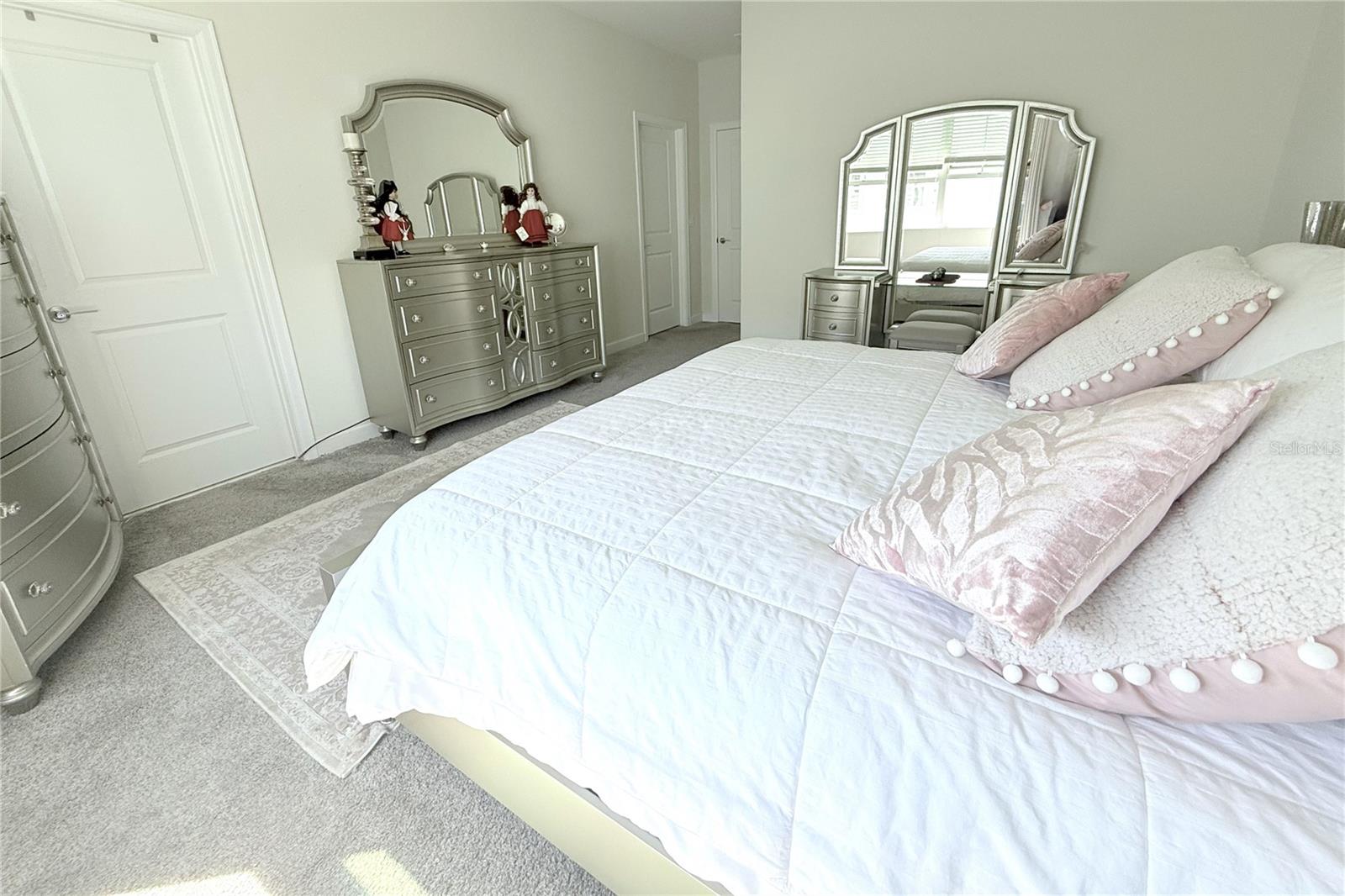 STOREY LAKE 25TH - Residential